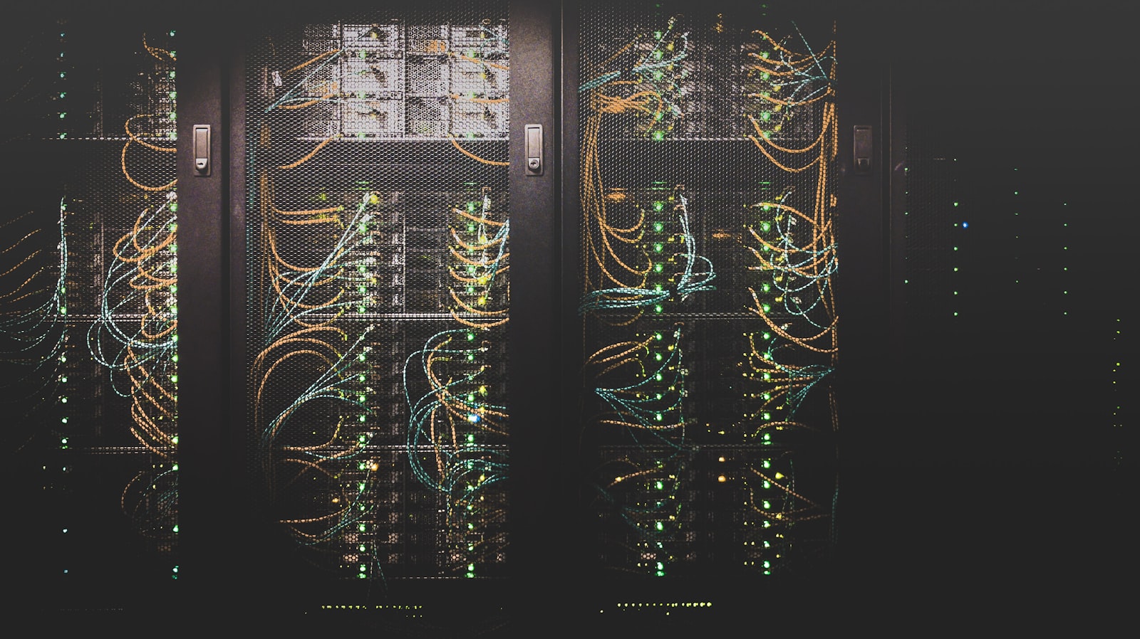 Serverschrank im Rechenzentrum